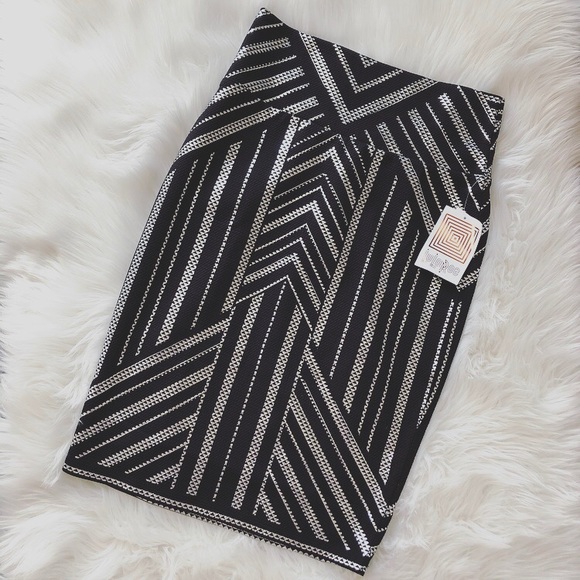 LuLaRoe Dresses & Skirts - LuLaRoe Sz S Elegant Collection Cassie Skirt